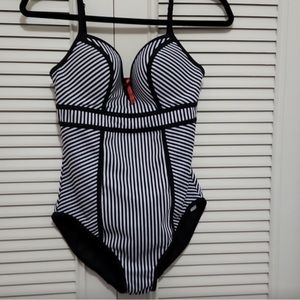 SPANX  ONE PIECE SWIMSUIT